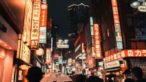 霓虹青调街头
